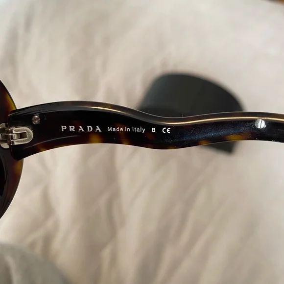 Prada sunglasses - Picture 3 of 4